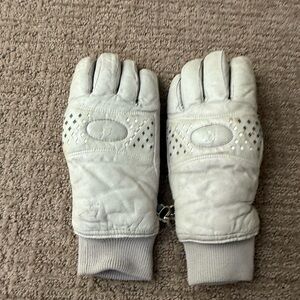 2 pairs of men’s ski gloves